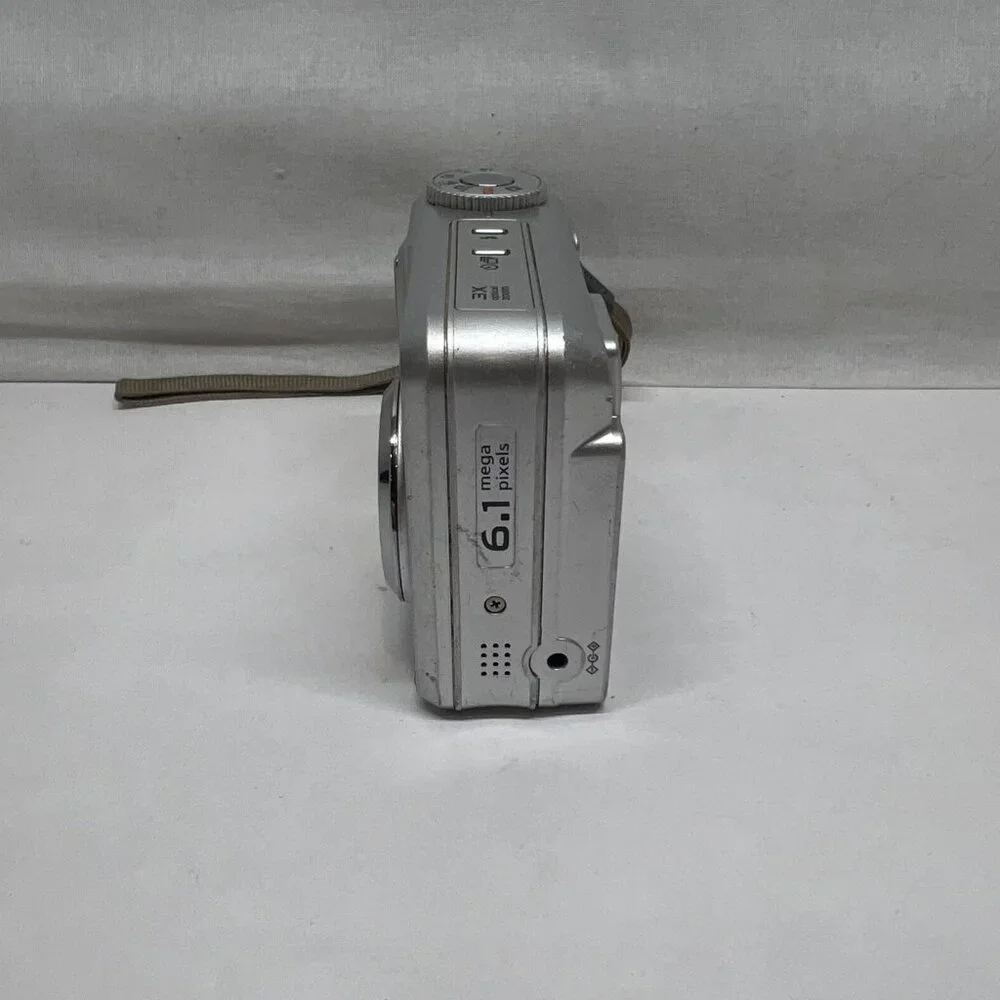Kodak EasyShare C653 6.1MP Digital Camera Only Silver Preowned For Parts Only